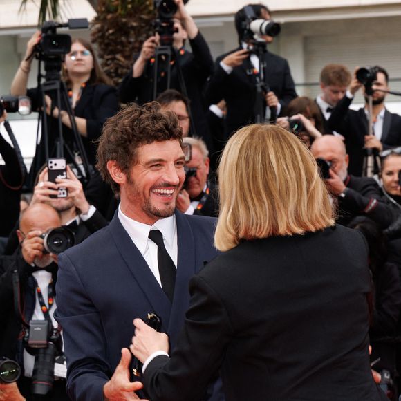 Alors que le comédien franco-canadien présentait à son long-métrage "L’Inconnue",

Niels Schneider et Léa Seydoux - Descente des marches du film " L'inconnue " lors du 79ème Festival International du Film de Cannes, le 18 mai 2026. © Jacovides-Moreau / Bestimage