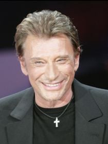 Avant d'être Johnny Hallyday, Jean-Philippe Smet a habité dans un appartement du 9e arrondissement de Paris : visite du bien aux couloirs très étroits