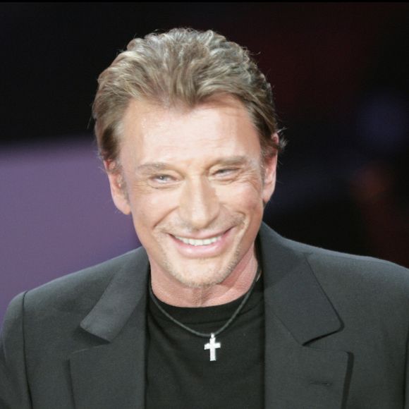 Avant de devenir Johnny Hallyday, Jean-Philippe Smet a grandi dans un petit appartement du 9ᵉ arrondissement de Paris.

Johnny Hallyday - émission "La Fête de la chanson française" sur France 2 présentée par Daniela Lumbroso

© DANIEL ANGELI / BESTIMAGE