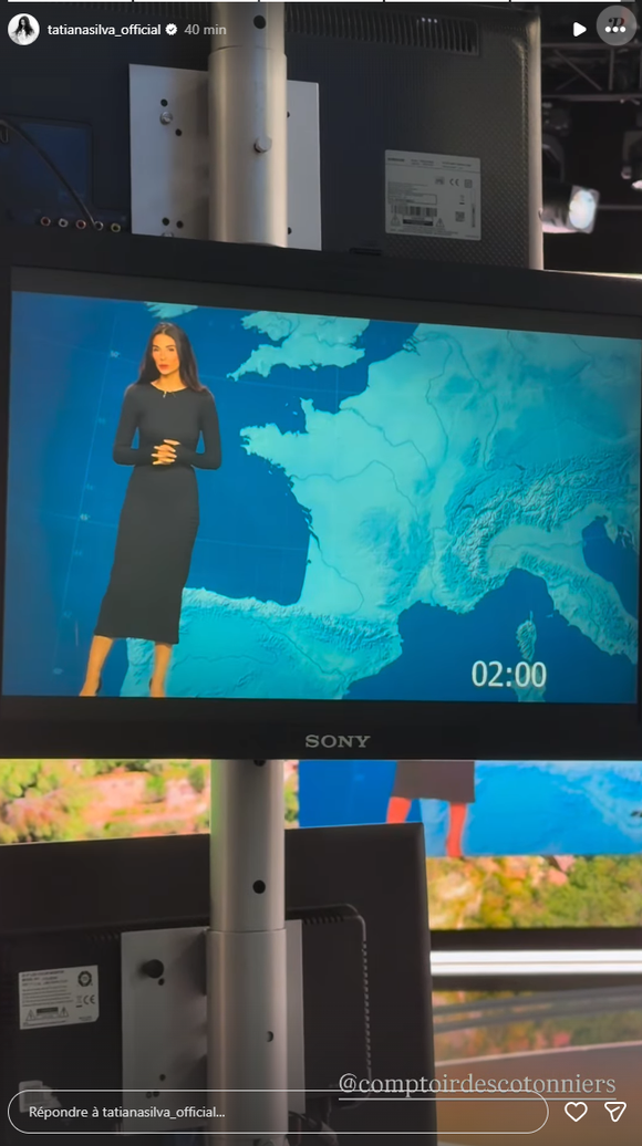 Un modèle près de corps qu'elle a accessoirisé d'une ceinture noire à boucle dorée.

Tatiana Silva en robe noire pour présenter la météo sur TF1.