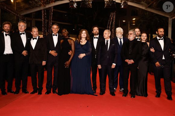 Le film plonge dans les coulisses d’une ambitieuse production de l’opéra Les Noces de Figaro, bouleversée par une accusation d’agression sexuelle qui menace la représentation.

Oussama Kheddam, Tiphaine Daviot, Lucie Gallo, Claire Chust, Daniel Auteuil, Jacques Weber, Loïc Legendre, Emmanuel Salinger, Agnès Jaoui, Vincenzo Amato, Eye Haïdara, Patrick Mille et Denis Pineau Valencienne - Montée des marches du film " L'objet du délit " lors du 79ème Festival International du Film de Cannes, le 22 mai 2026. © Jacovides-Moreau / Bestimage