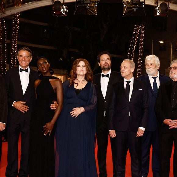 Le film plonge dans les coulisses d’une ambitieuse production de l’opéra Les Noces de Figaro, bouleversée par une accusation d’agression sexuelle qui menace la représentation.

Oussama Kheddam, Tiphaine Daviot, Lucie Gallo, Claire Chust, Daniel Auteuil, Jacques Weber, Loïc Legendre, Emmanuel Salinger, Agnès Jaoui, Vincenzo Amato, Eye Haïdara, Patrick Mille et Denis Pineau Valencienne - Montée des marches du film " L'objet du délit " lors du 79ème Festival International du Film de Cannes, le 22 mai 2026. © Jacovides-Moreau / Bestimage