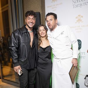 Exclusif - Darko, sa compagne et Norbert Tarayre lors de l'inauguration du Restaurant & Bar 19.20 by Norbert Tarayre à l'hôtel Prince de Galles à Paris le 10 octobre 2023. Photo par Pierre Perusseau / Coadic Guirec / Bestimage
