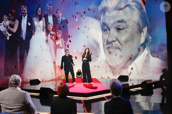 Exclusif - Marc Lavoine, Vanessa Douillet (femme de David Douillet) - Surprises - Enregistrement de l'émission "La Boîte à secrets", au Studio du Lendit, présentée par F.Bollaert et diffusée le 17 janvier sur France 3. Le 17 décembre 2024 © Christophe Clovis / Bestimage