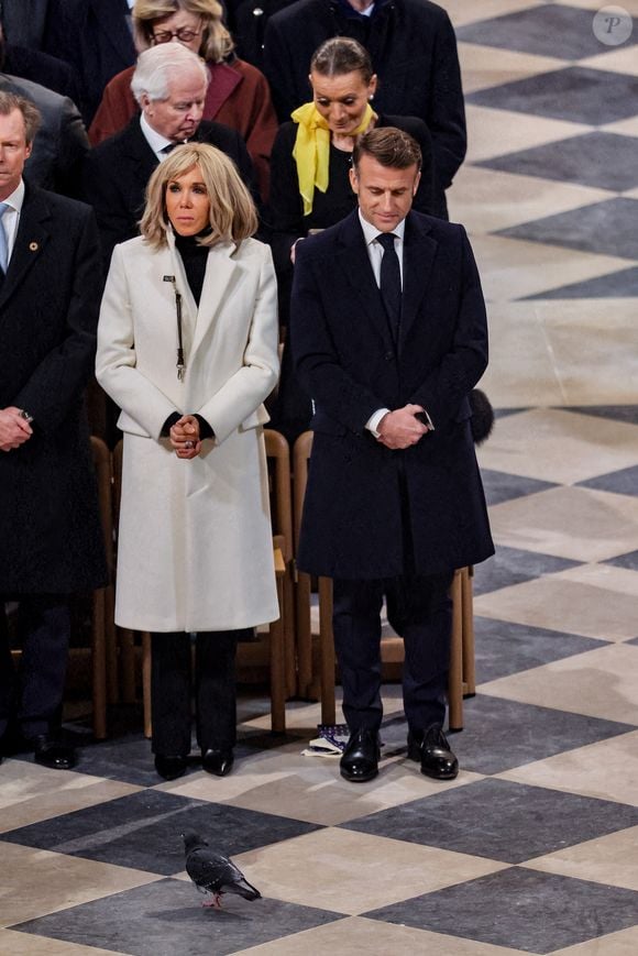 Brigitte Macron, le président de la République française, Emmanuel Macron - Messe de consécration du mobilier liturgique de la cathédrale Notre-Dame de Paris, le 8 décembre 2024. Joyau de l’art gothique, lieu de culte et de culture, symbole universel de la France et de son histoire, la cathédrale de Notre-Dame de Paris rouvre ses portes les 7 et 8 décembre, cinq ans après le terrible incendie ravageur, survenu le 15 avril 2019.