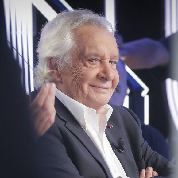Michel Sardou aura 78 ans dans quelques jours et a annoncé prendre sa retraite.

Exclusif - Michel Sardou sur le plateau de l'émission Touche pas à mon poste (TPMP) présentée en direct par C.Hanouna et diffusée sur C8.

© Jack Tribeca / Bestimage