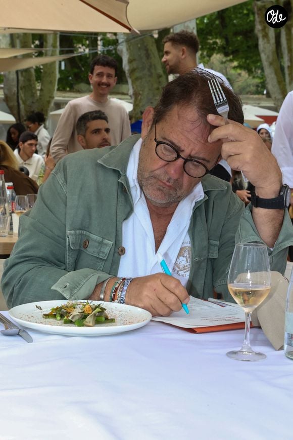 Les Chefs à Saint-Tropez fêtent les producteurs 2025 - Les Chefs et les producteurs se retrouvent sur la place des Lices à Saint-Tropez, le 4 mai 2025. Le chef Michel Sarran. ©Jean-Marc Lhomer / Bestimage