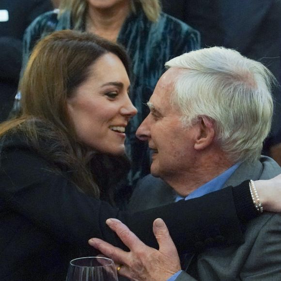 Elle a pu les prendre dans ses bras "lors d'une réception organisée pour une cinquantaine de survivants de la campagne nazie et de survivants de génocides ultérieurs", rapportent nos confrères britanniques d'Hello!.

La princesse de Galles rencontre Steven Frank lors d'une cérémonie au Guildhall de Londres, pour commémorer la Journée de la mémoire de l'Holocauste et le 80e anniversaire de la libération d'Auschwitz-Birkenau. Lundi 27 janvier 2025. Londres, Royaume-Uni. Photo by Arthur Edwards/The Sun/PA Wire/ABACAPRESS.COM