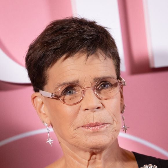 Comme le souligne "Ici Paris", elle y retrouve ses enfants et petits-enfants pour des moments simples et conviviaux, loin du faste princier. 

HSH La Princesse Stéphanie de Monaco assiste au premier Global Gift Gala sponsorisé par 'APM Monaco' organisé à Monaco, à la Salle Empire de l'Hôtel de Paris. © Olivier Huitel/Pool/Bestimage