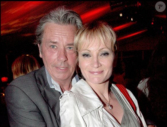 En effet, les deux artistes ont toujours été très proches. 
Alain Delon, Patricia Kaas - Line Renaud fête ses 80 ans au Pré Catelan Lenôtre à Paris. 
©RINDOFF-GUIREC / BESTIMAGE
