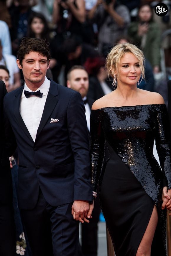 Aujourd'hui, en couple depuis près de neuf ans et parents d'un petit garçon, les artistes peuvent rire de ce malaise à leurs débuts...

Niels Schneider, Virginie Efira lors de la montée des marches du film "Sibyl", 72ème Festival International du Film de Cannes. Le 24 mai 2019. Crédit Jacovides-Moreau / Bestimage