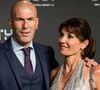 Derrière Zinédine Zidane se cache une femme de l'ombre aux décisions redoutables. 

Zinedine Zidane et sa femme Véronique - Les célébrités arrivent à la cérémonie des Trophées Fifa 2018 au Royal Festival Hall à Londres, Royaume Uni. © Cyril Moreau/Bestimage
