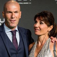La vraie patronne, c'est elle : Comment Véronique, l'épouse de Zinédine Zidane, gère véritablement tout dans l'ombre