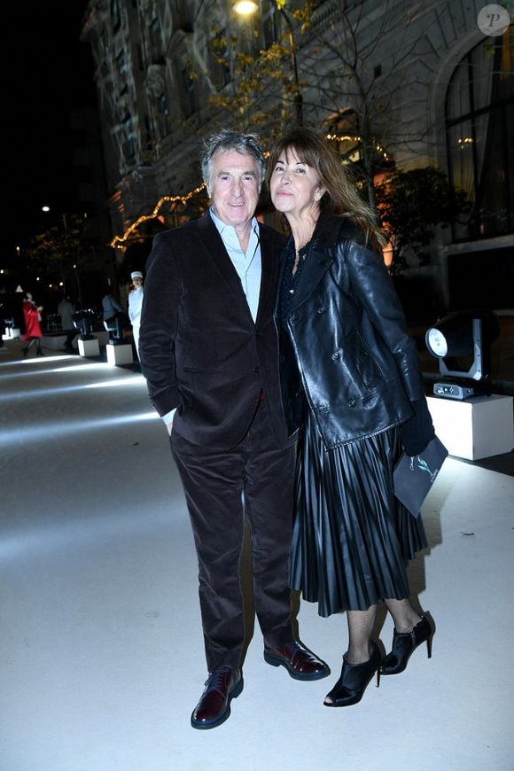 Il est marié avec Narjiss Slaoui-Falcoz depuis 2011

François Cluzet et sa femme Narjiss Slaoui-Falcoz - Soirée du 10ème anniversaire de l'hôtel Peninsula à Paris le 28 novembre 2024. © Rachid Bellak/Bestimage