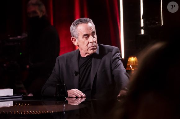 Comme l'annonce un communiqué officiel de TF1, Audrey Crespo-Mara n'assurera pas les journaux télévisés du week-end les 18, 19 et 20 juillet prochain.

Exclusif - Thierry Ardisson - Enregistrement de l'émission "On Est En Direct (OEED)", présentée par L.Ruquier et L.Salamé, et diffusée en direct le 30 avril sur France 2
© Jack Tribeca / Bestimage