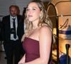 Dans une story publiée à ses abonnés, la chanteuse explique être bloquée à Bangkok depuis plus de 24 heures. 

La chanteuse Helena (Héléna Bailly) dans l'hôtel Martinez lors du 79ème festival de Cannes, France, le 16 mai 2026. © Gedeon Taieb/Bestimage