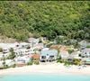 Cette plage, réputée pour son sable fin et ses eaux calmes, accueille également d’autres hôtels de prestige comme le Taïwana. 

Exclusif - Hotel Cheval Blanc ex hôtel Ile de France propriété du groupe LVMH sur la plage de Flamands - survol de l'île de Saint-Barthélemy. Daniel Angeli / Bestimage
