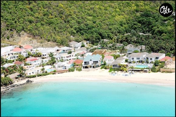 Cette plage, réputée pour son sable fin et ses eaux calmes, accueille également d’autres hôtels de prestige comme le Taïwana. 

Exclusif - Hotel Cheval Blanc ex hôtel Ile de France propriété du groupe LVMH sur la plage de Flamands - survol de l'île de Saint-Barthélemy. Daniel Angeli / Bestimage