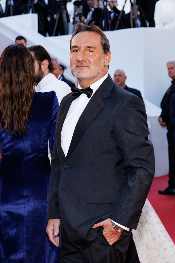 La pièce avait déjà remporté le prix de “Montre Iconique” au Grand Prix d’Horlogerie de Genève.

Gilles Lellouche - Montée des marches du film " La vénus électrique " pour la cérémonie d'ouverture du 79ème Festival International du Film de Cannes, le 12 mai 2026. © Jacovides-Moreau /Bestimage
