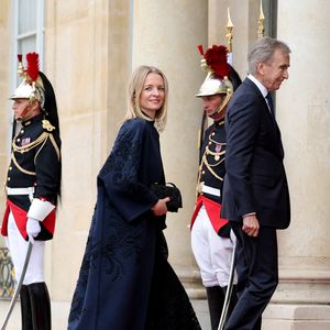 Delphine Arnault et son père Bernard Arnault - Arrivée des invités au dîner d'Etat en l'honneur du président chinois Xi Jinping et de sa femme la Première Dame Peng Liyuan au palais présidentiel de l'Elysée à Paris, France, le 6 mai 2024. © Cyril Moreau/Bestimage