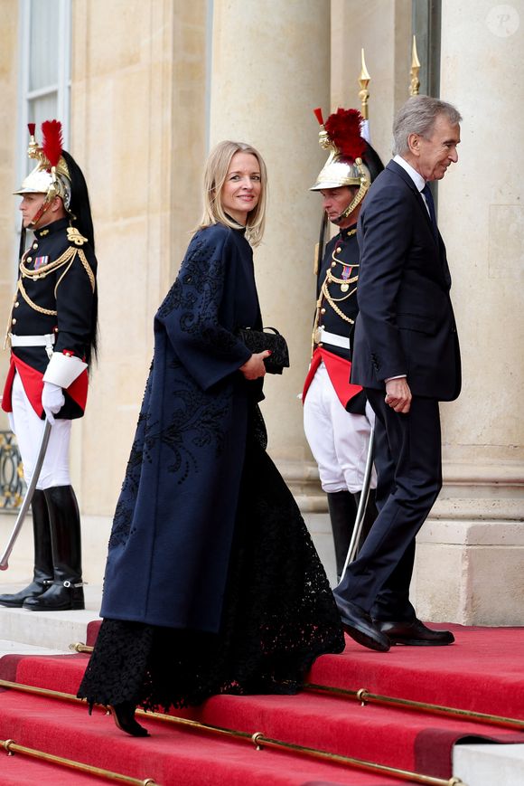 Delphine Arnault et son père Bernard Arnault - Arrivée des invités au dîner d'Etat en l'honneur du président chinois Xi Jinping et de sa femme la Première Dame Peng Liyuan au palais présidentiel de l'Elysée à Paris, France, le 6 mai 2024. © Cyril Moreau/Bestimage