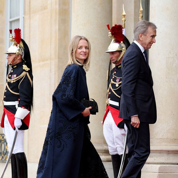 Delphine Arnault et son père Bernard Arnault - Arrivée des invités au dîner d'Etat en l'honneur du président chinois Xi Jinping et de sa femme la Première Dame Peng Liyuan au palais présidentiel de l'Elysée à Paris, France, le 6 mai 2024. © Cyril Moreau/Bestimage