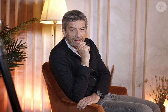 Acciaroli, village situé au sud de Naples, peut se vanter d'un record : "plus de 10% de la population y est centenaire", rapporte le docteur Michel Cymes dans son livre À vous de jouer (éd. Dr.Good!, Solar). 


Exclusif - Le docteur Michel Cymes lors de l'enregistrement de l'émission "Chez Jordan" à Paris le 8 avril 2022. © Cédric Perrin/Bestimage
