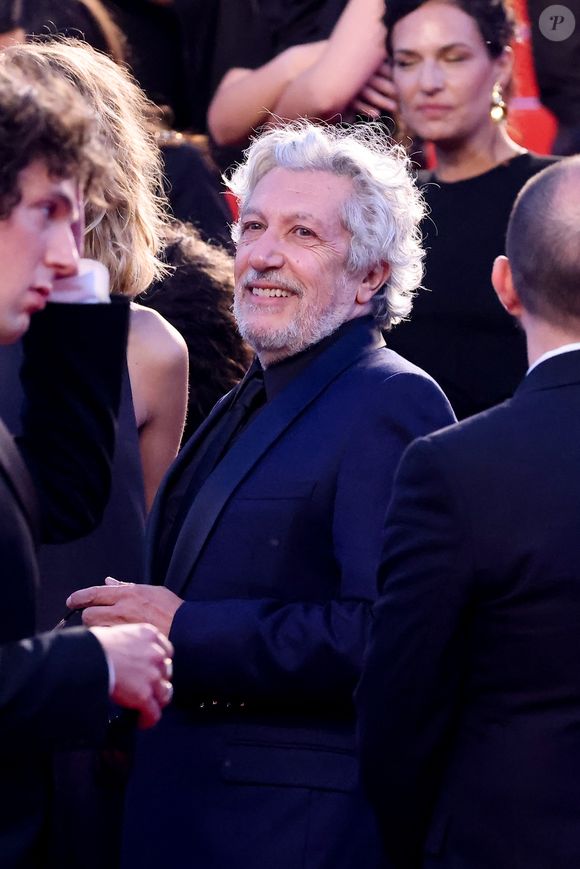 Alain Chabat - Descente des marches du film « L’amour ouf » lors du 77ème Festival International du Film de Cannes, au Palais des Festivals à Cannes. Le 23 mai 2024
© Jacovides-Moreau / Bestimage