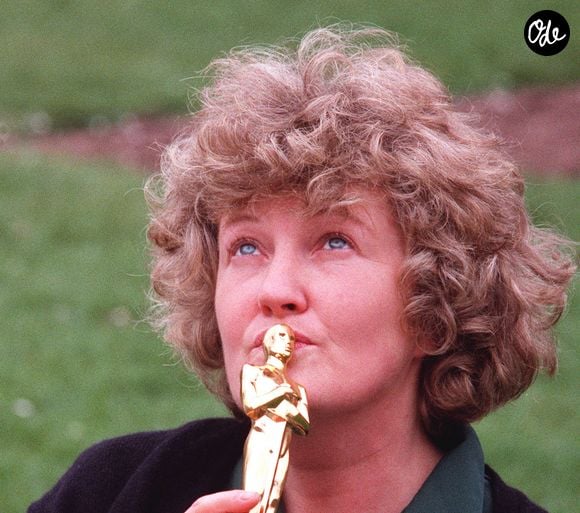Photo d'archive montrant l'actrice oscarisée Brenda Fricker dans son uniforme de la série « Casualty », entre deux prises à Bristol. Crédit photo : Barry Batchelor/PA Wire