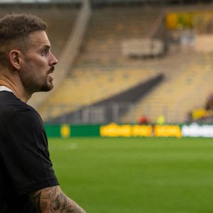 Le chanteur a confié revenir d'un road-trip de deux semaines au Québec.

M. Pokora - Match des Légendes du Variétés Club de France contre le FC Nantes au profit du Secours Populaire au stade de la Beaujoire à Nantes le 3 juin 2025.  © Martin Bousseau/Bestimage