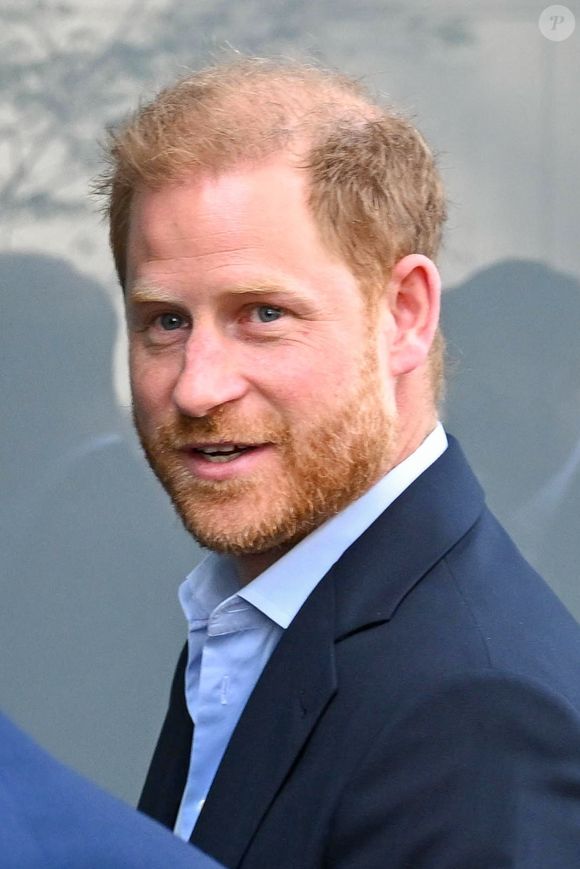 Ce mercredi 10 septembre 2025, le prince Harry a rendu visite à son père.

Le prince Harry visite le Centre d'études sur les blessures par explosion de l'Imperial College de Londres, le 10 septembre 2025. 

Photo : Backgrid UK / Bestimage