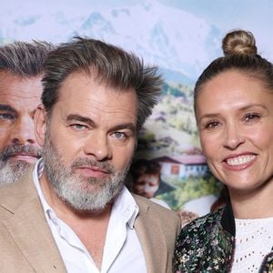 Clovis Cornillac et son épouse Lilou Fogli lors de l'avant-première du film "Monsieur le maire" au cinéma UGC Danton à Paris le 17 octobre 2023.

© Denis Guignebourg / Bestimage