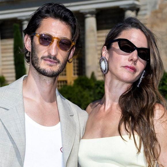 Pierre Niney et Natasha Andrews étaient à Versailles

Pierre Niney et Natasha Andrews au photocall du défilé Jacquemus de la mode homme Printemps/Été dans le cadre de la Fashion Week de Paris dans les jardins de l’Orangerie à Versailles, France © Olivier Borde/Bestimage