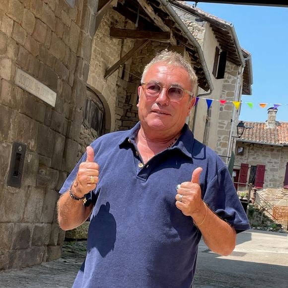 Exclusif - Le réalisateur Fabien Onteniente a profité d'une halte gastronomique dans le village de Sousceyrac, dans le Lot avant de partir assister au Critérium cycliste professionnel de Marcolès dans le Cantal le 6 aout 2025. © Fabien Faure/Bestimage