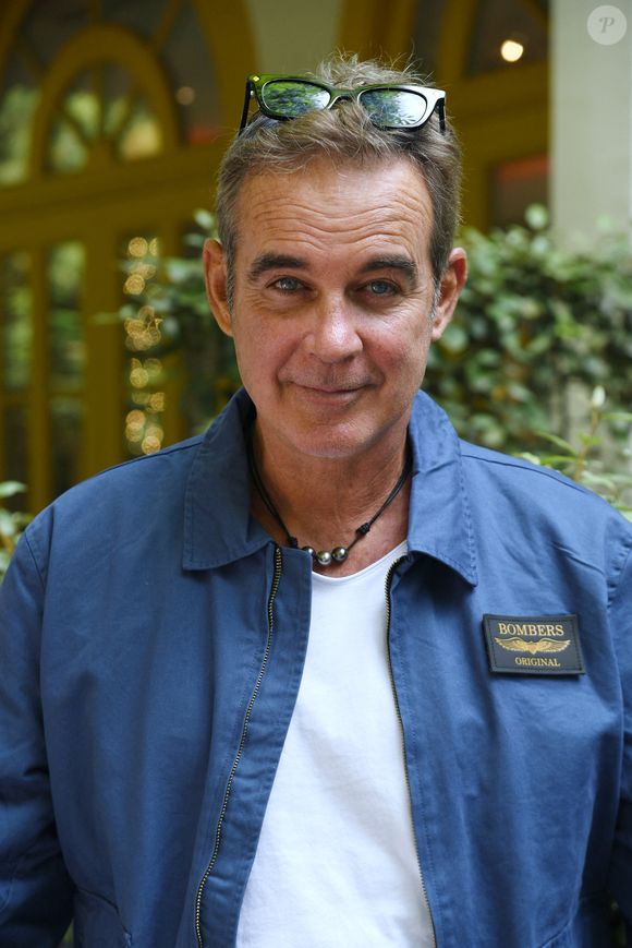 Pierre Cosso arrive de l'enregistrement de l'émission "Vivement Dimanche Prochain" qui sera diffusée le 19 juin 2022 au studio Gabriel à Paris, France, le 7 juin 2022. © Giancarlo Garassini/Bestimage