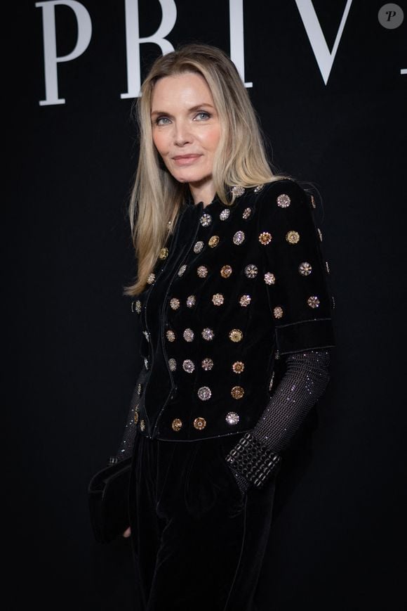 Michelle Pfeiffer au photocall du défilé Armani Privé "Collection Haute Couture Printemps/Eté 2026", lors de la Fashion Week de Paris, le 27 janvier 2026. © Julien Sarkissian / Bestimage