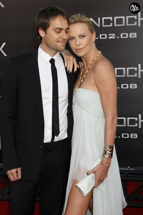 Charlize Theron et Stuart Townsend à l'avant-première du film "Hancock" au Chinese Theatre, le 30 juin 2008 à Hollywood, en Californie. Crédit Alain Rolland / Maxima Prod / Bestimage
