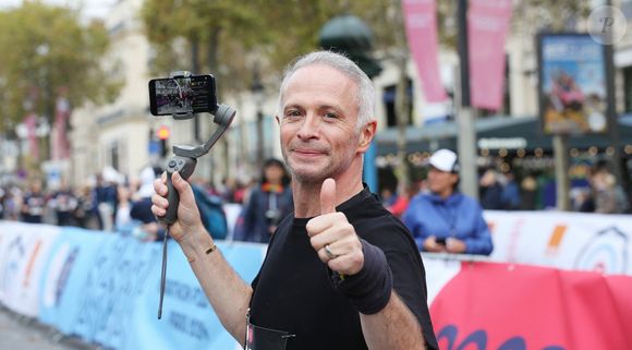 Hors antenne, l’émission continue de vivre à travers près de 200 clubs en France et à l’étranger, où des passionnés rejouent les manches avec buzzers et questionnaires. 

Samuel Etienne - People au "Marathon Pour Tous", épreuve grand-public des Jeux Olympiques de Paris 2024 sur les Champs-Elysées à Paris le 31 octobre 2021. © Panoramic/Bestimage