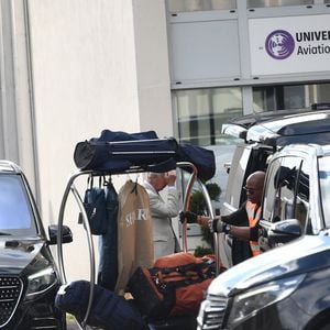 Arrivée sous très haute protection de Kim Kardashian à l'aéroport du Bourget la veille de son audition au procès de la rue tronchet des "Papys braqueurs" de Kim Kardashian à Paris le 12 mai 2025. @Agence / Bestimage