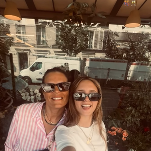 Laure Manaudou pose avec sa fille Manon, 15 ans et déjà très grande dont le papa est Frédérick Bousquet, sur Instagram.