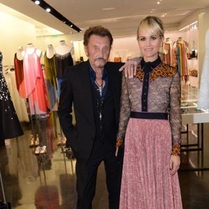 Exclusif - Johnny Hallyday et sa femme Laeticia Hallyday - Le joaillier Aaron Jah Stone et l'artiste Kongo ont présenté une nouvelle collection qui allie Street Art et Joaillerie chez Montaigne Market à Paris le 4 mars 2016. © RACHID BELLAK / BESTIMAGE