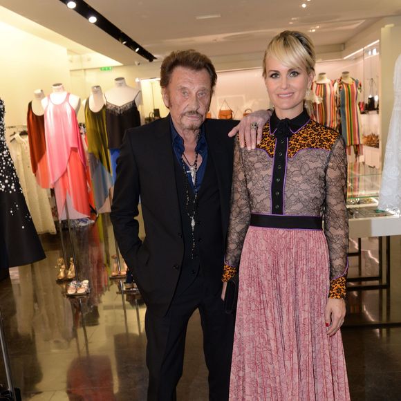 Exclusif - Johnny Hallyday et sa femme Laeticia Hallyday - Le joaillier Aaron Jah Stone et l'artiste Kongo ont présenté une nouvelle collection qui allie Street Art et Joaillerie chez Montaigne Market à Paris le 4 mars 2016. © RACHID BELLAK / BESTIMAGE