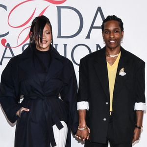 Rihanna et A$AP Rocky sur le tapis rouge des CFDA Fashion Awards 2025 qui se sont déroulés au Musée américain d'histoire naturelle à New York, NY, le 3 novembre 2025. Photo par Anthony Behar/SPUS/ABACAPRESS.COM