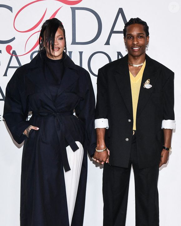 Rihanna et A$AP Rocky sur le tapis rouge des CFDA Fashion Awards 2025 qui se sont déroulés au Musée américain d'histoire naturelle à New York, NY, le 3 novembre 2025. Photo par Anthony Behar/SPUS/ABACAPRESS.COM