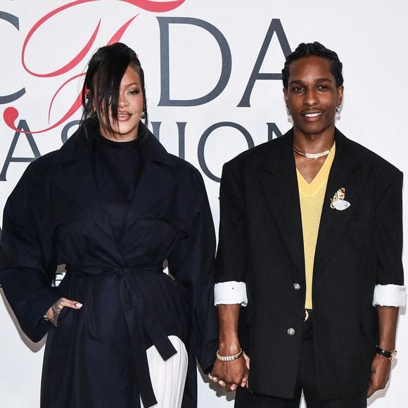 Rihanna et A$AP Rocky sur le tapis rouge des CFDA Fashion Awards 2025 qui se sont déroulés au Musée américain d'histoire naturelle à New York, NY, le 3 novembre 2025. Photo par Anthony Behar/SPUS/ABACAPRESS.COM