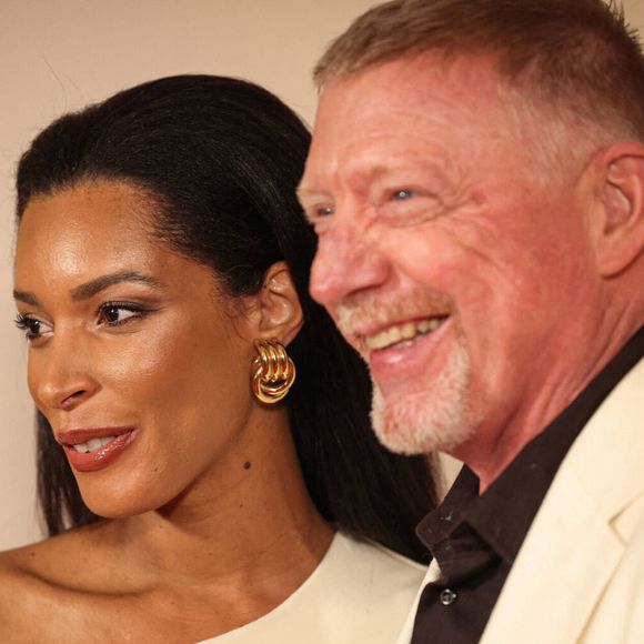 La photo publiée montre la main du bébé entourée de celles de ses parents.

Boris Becker et sa femme Lilian de Carvalho Monteiro (enceinte) lors de la présentation du livre "Inside" de Boris Becker au cinéma Delphi LUX à Berlin le 11 septembre 2025. © Imago / PsnewZ / Bestimage
