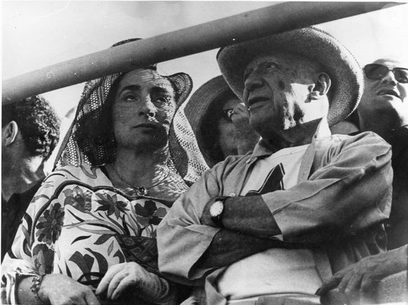 Le 17 septembre 1972 ; Paris, FRANCE ; l'artiste PABLO PICASSO et sa femme JAQUELINE ROQUE (Image de crédit : ? Keystone Press Agency/ZUMA Press Wire)