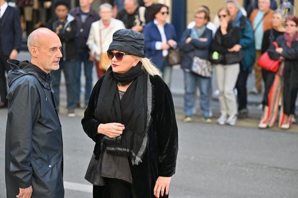 Catherine Jacob à la cérémonie d'enterrement de l'actrice italo-française Claudia Cardinale à l'église Saint-Roch à Paris, France, le 30 septembre 2025. Claudia Cardinale, décédée le 23 septembre à l'âge de 87 ans, a eu une carrière longue de six décennies, et a été dirigée par de grands noms tels que Federico Fellini et Luchino Visconti. Photo par Julien Reynaud/APS-Medias/ABACAPRESS.COM