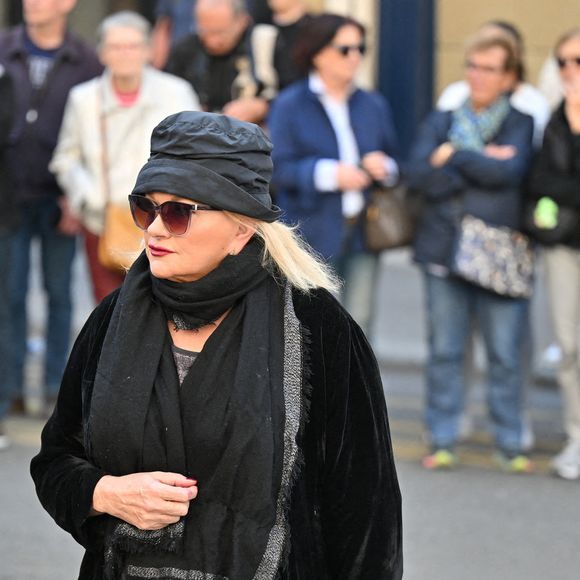 Catherine Jacob à la cérémonie d'enterrement de l'actrice italo-française Claudia Cardinale à l'église Saint-Roch à Paris, France, le 30 septembre 2025. Claudia Cardinale, décédée le 23 septembre à l'âge de 87 ans, a eu une carrière longue de six décennies, et a été dirigée par de grands noms tels que Federico Fellini et Luchino Visconti. Photo par Julien Reynaud/APS-Medias/ABACAPRESS.COM