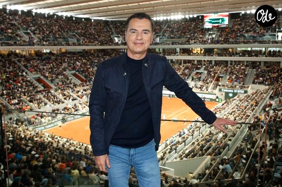 Croyant, Laurent Luyat assure continuer à lui parler, même si "ce n’est plus la même chose".

Laurent Luyat sur le plateau de France Télévisions lors des Internationaux de France de Tennis de Roland-Garros à Paris le 29 mai 2024. 

© Bertrand Rindoff / Bestimage